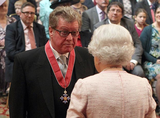 Michael Crawford speaks to the Queen