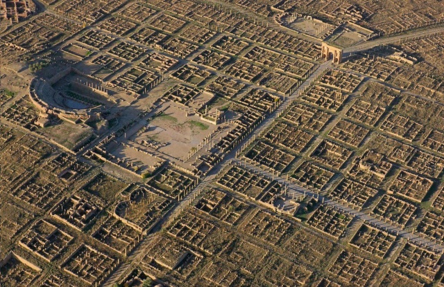 A spectacular aerial view of the expansive ruins of the #Roman military colony of Timgad (Batna), Algeria